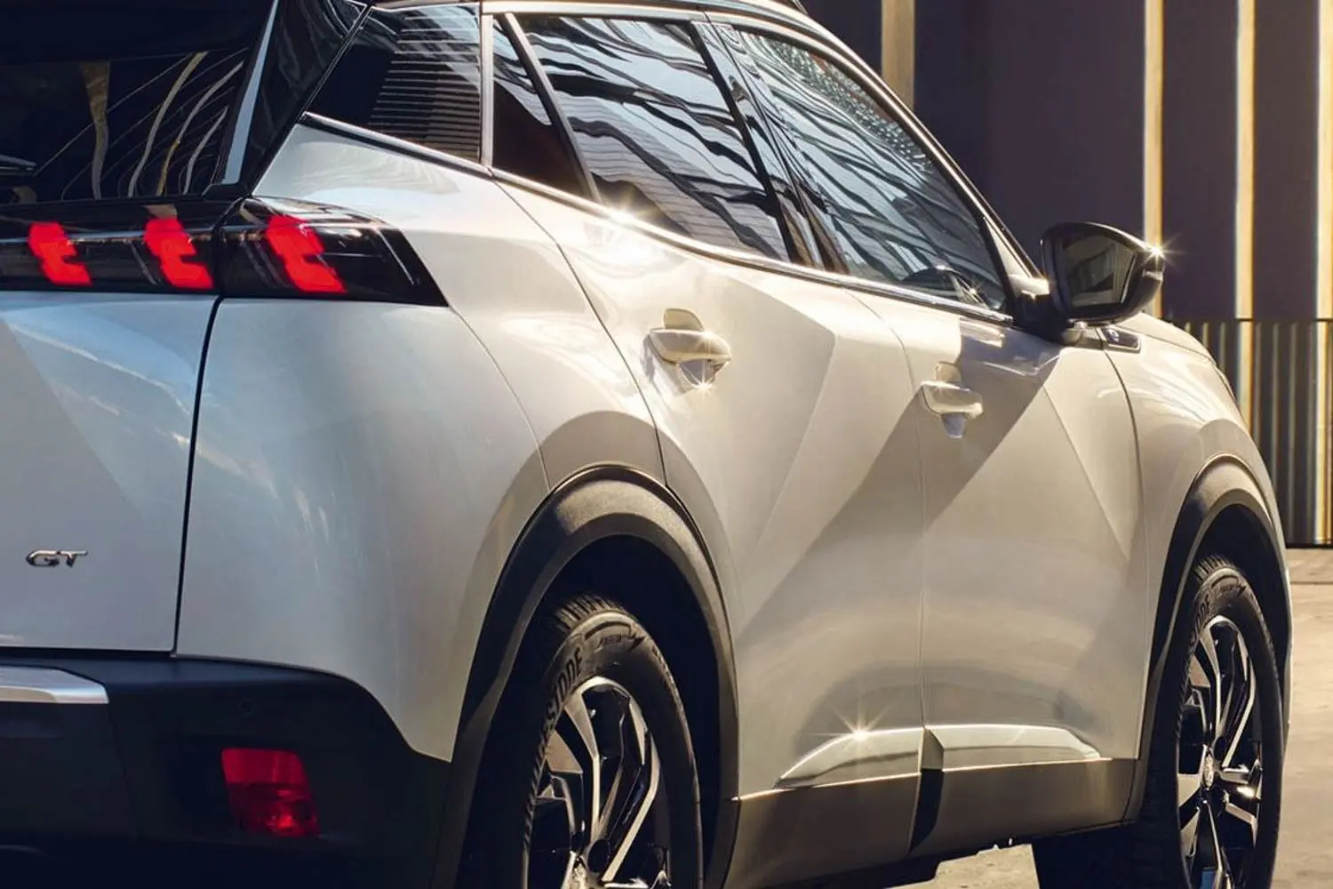 🌟 Peugeot 2008 - Premium SUV with latest technology! Turbo + hybrid engine, luxurious and powerful. Ideal for big families! 💎
