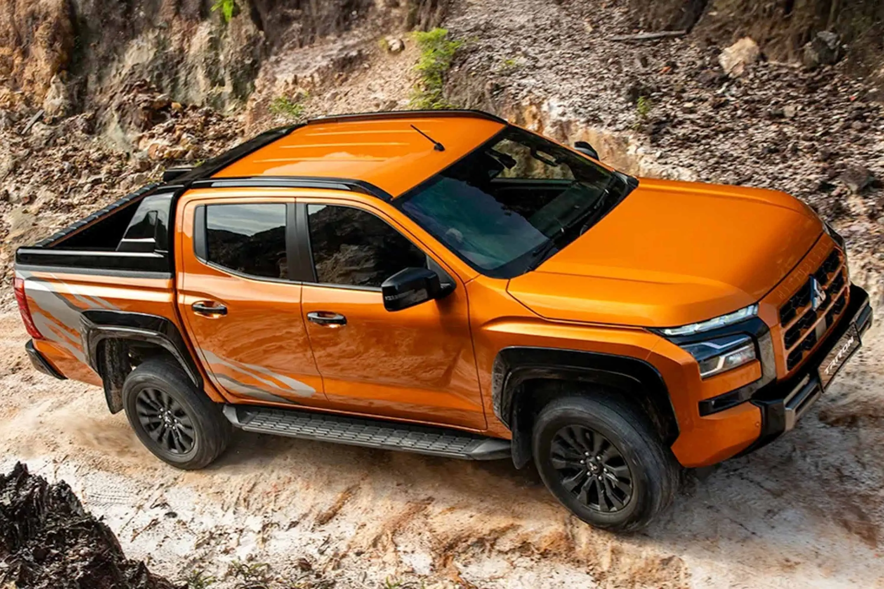 🌟 Mitsubishi Triton - SUV premium dengan teknologi terkini! Enjin turbo + hybrid, mewah dan berkuasa. Sesuai untuk keluarga besar! 💎