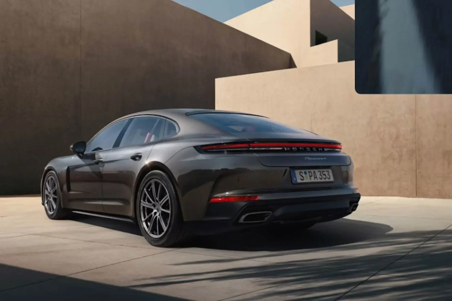 🚙 Porsche Panamera PHEV - SUV keluarga pilihan ramai! Ruang luas, selamat, dan selesa untuk perjalanan jauh. Ciri keselamatan ADAS lengkap untuk ketenangan hati. 👨‍👩‍👧‍👦