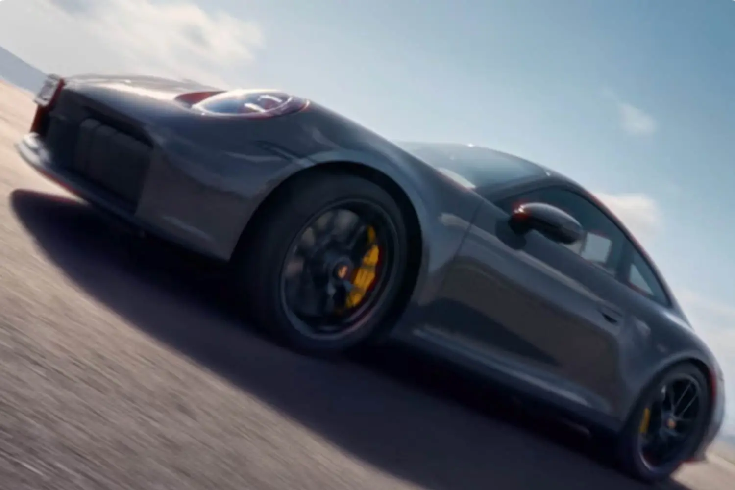💰 Porsche 911 - Best value in its class! Low price, high specs, long warranty. Smart choice! 📊