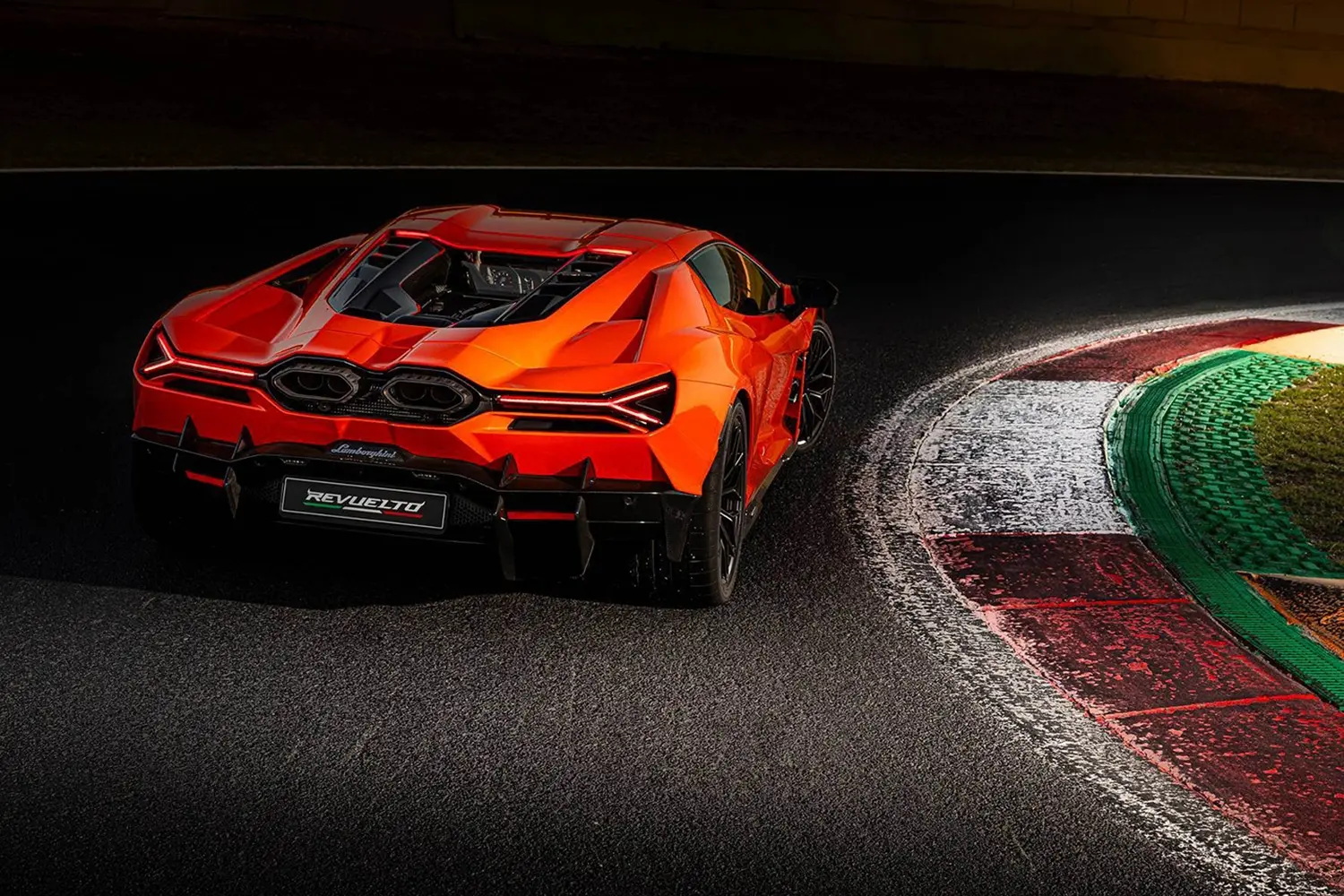 ✨ Lamborghini Revuelto 全新登场！现代化设计、强劲动力、价格极具竞争力。准备挑战进口车！🌟