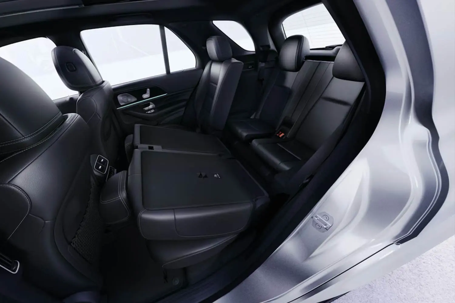 🌟 Mercedes-Benz GLE - SUV premium dengan teknologi terkini! Enjin turbo + hybrid, mewah dan berkuasa. Sesuai untuk keluarga besar! 💎