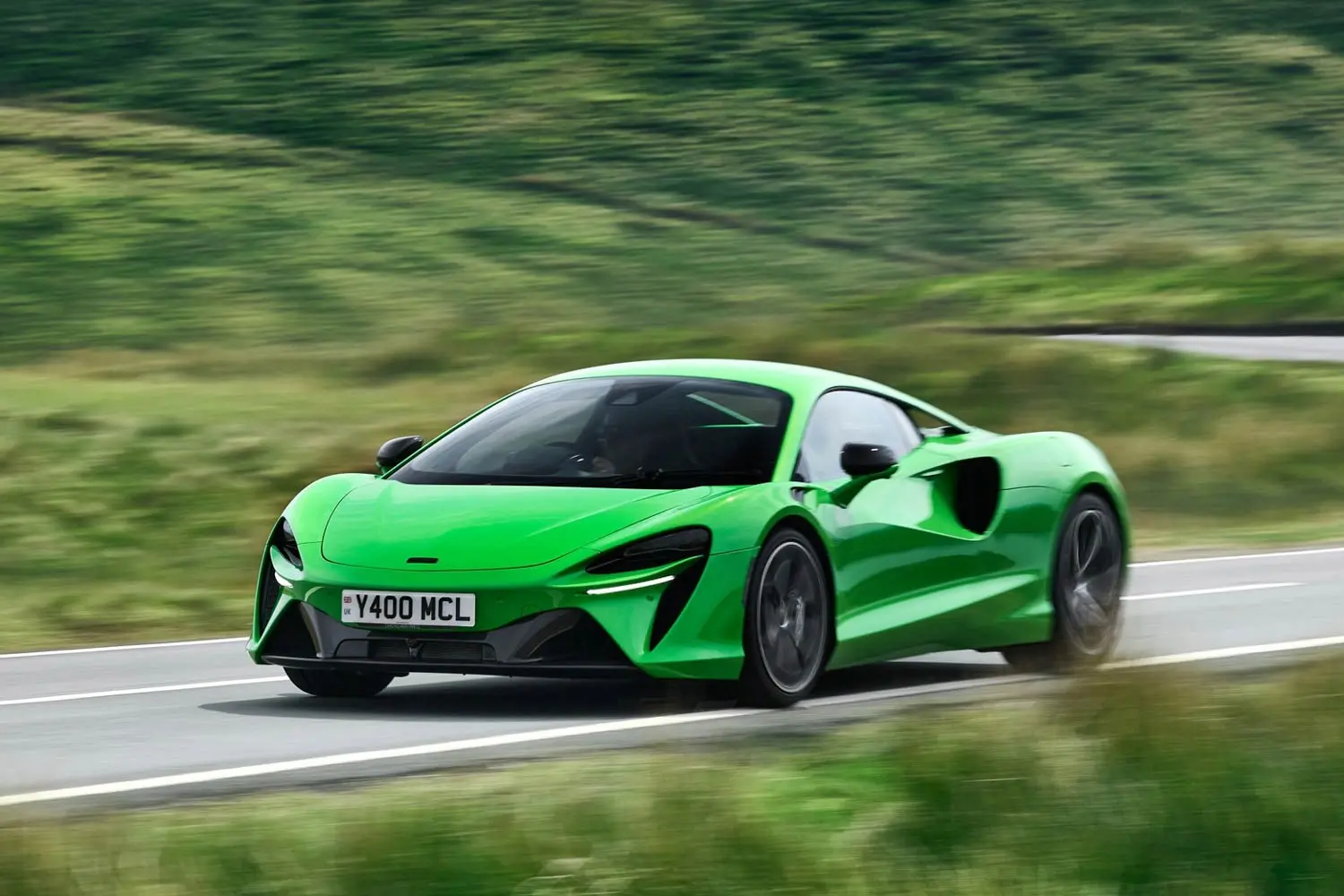 🚙 McLaren Artura - SUV keluarga pilihan ramai! Ruang luas, selamat, dan selesa untuk perjalanan jauh. Ciri keselamatan ADAS lengkap untuk ketenangan hati. 👨‍👩‍👧‍👦