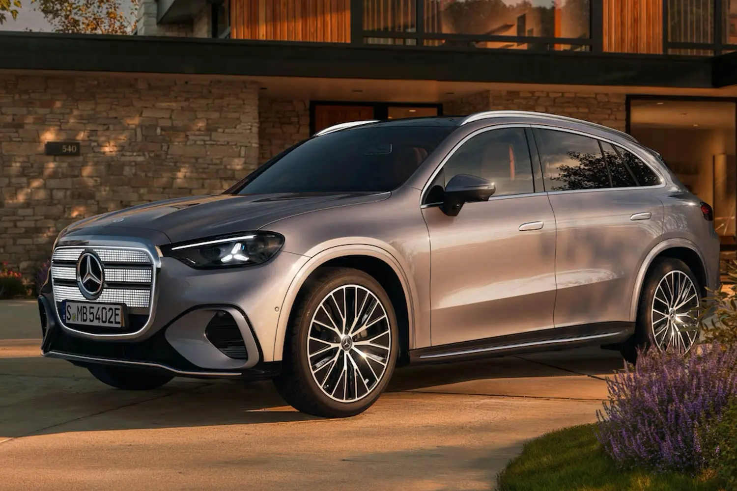🌟 Mercedes-Benz GLC Electric - 豪华 SUV 搭载最新科技！涡轮增压 + 混动引擎，豪华又强劲。大家庭的理想选择！💎