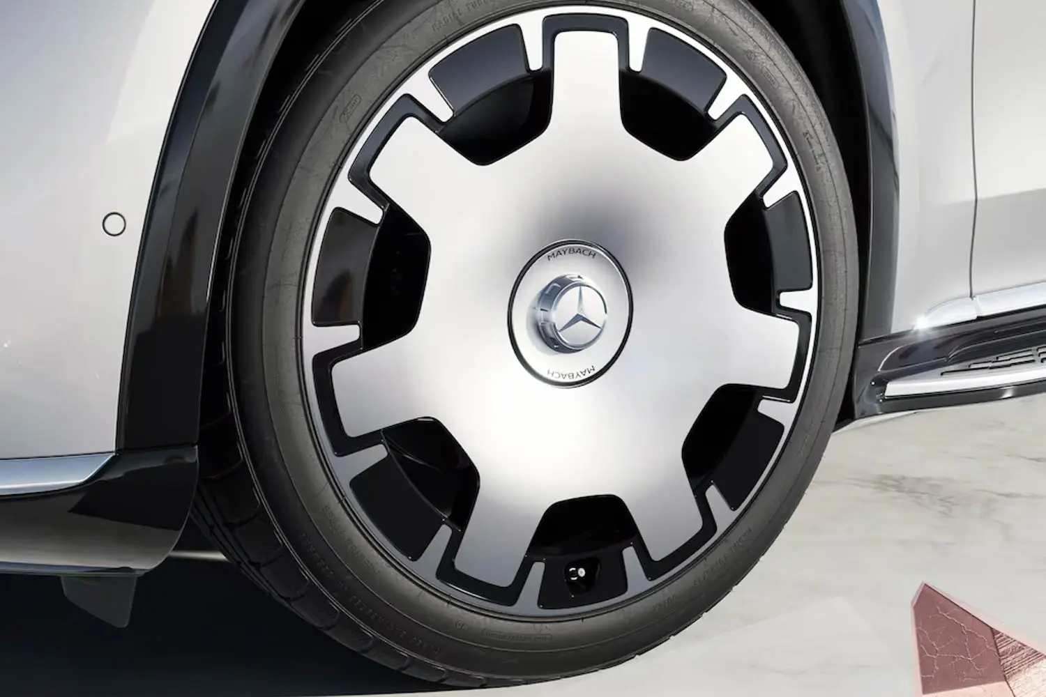 🌈 Mercedes-Benz Maybach EQS SUV - 惊艳配色、独特设计、配置齐全。路上最亮眼的存在！✨