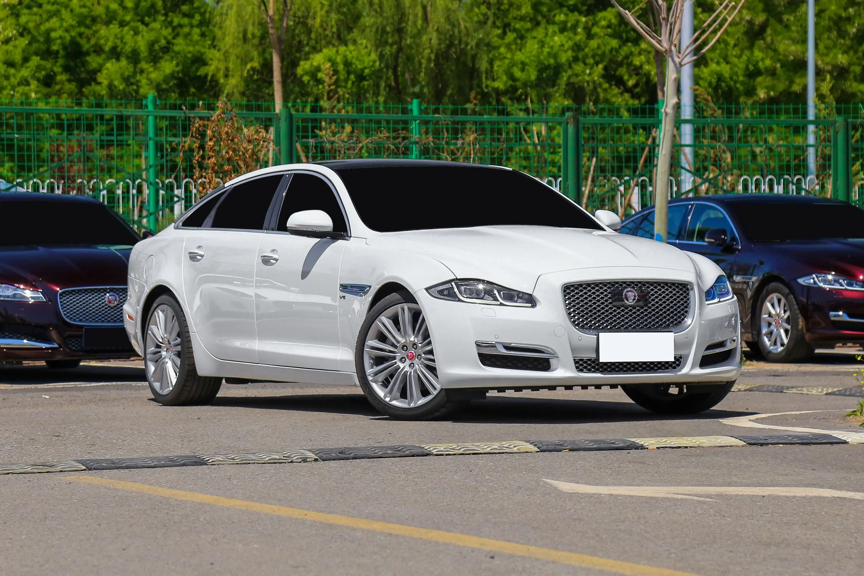 ⚡ Jaguar XJ - Most popular EV in Malaysia! Long range, safe battery technology, competitive price. The future of electric cars! 🔋