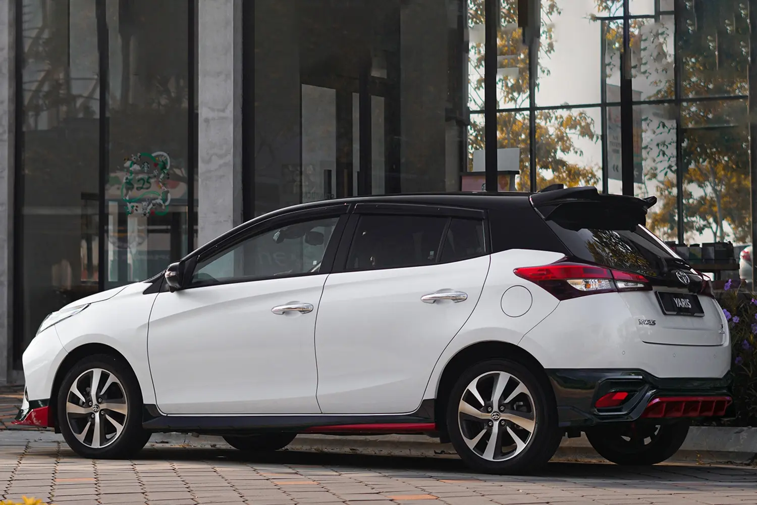 🌈 Toyota Yaris - 惊艳配色、独特设计、配置齐全。路上最亮眼的存在！✨