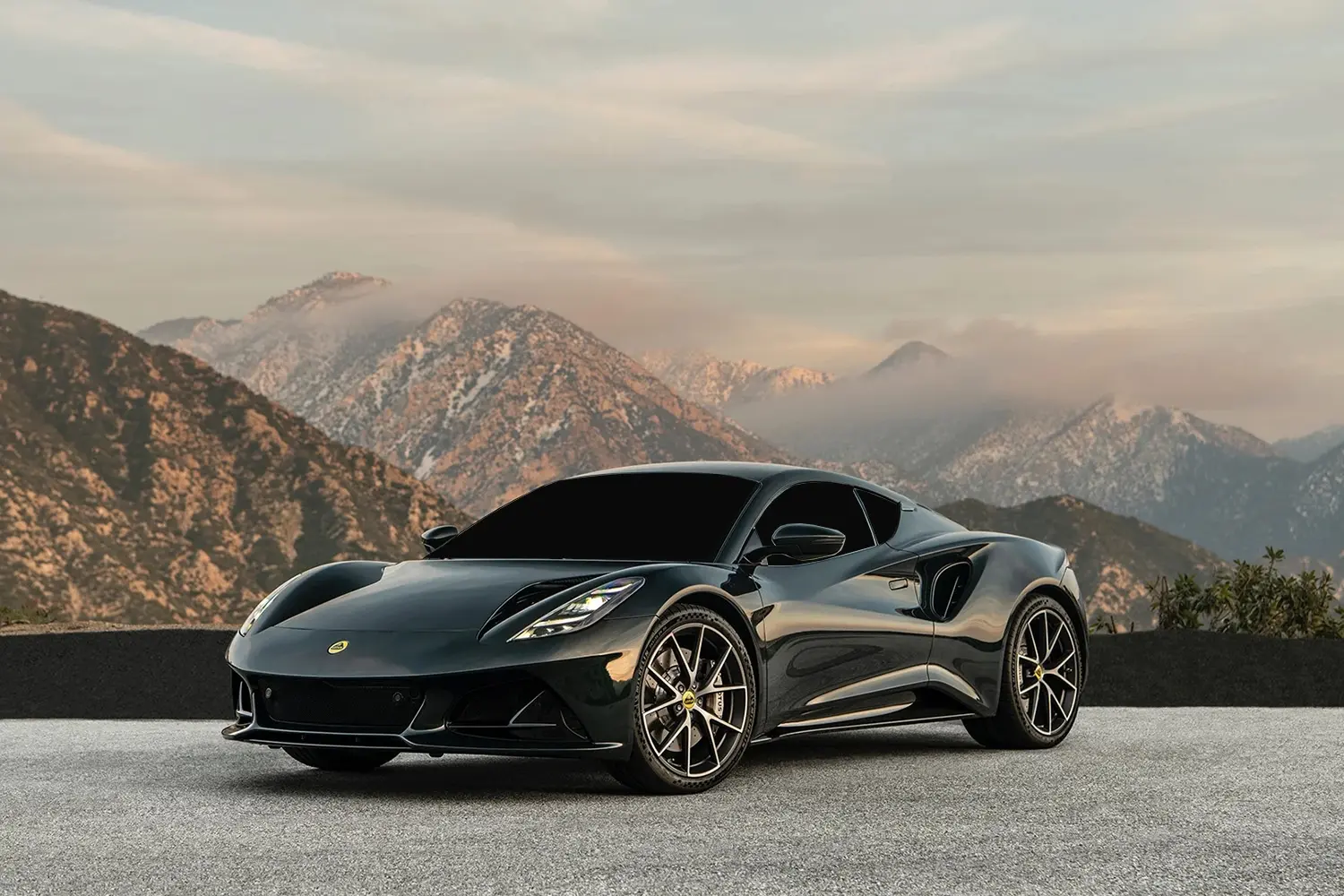 🏁 Lotus Emira - 卓越性能！加速强劲、操控稳定、驾驶安全。速度爱好者的最爱！🚀