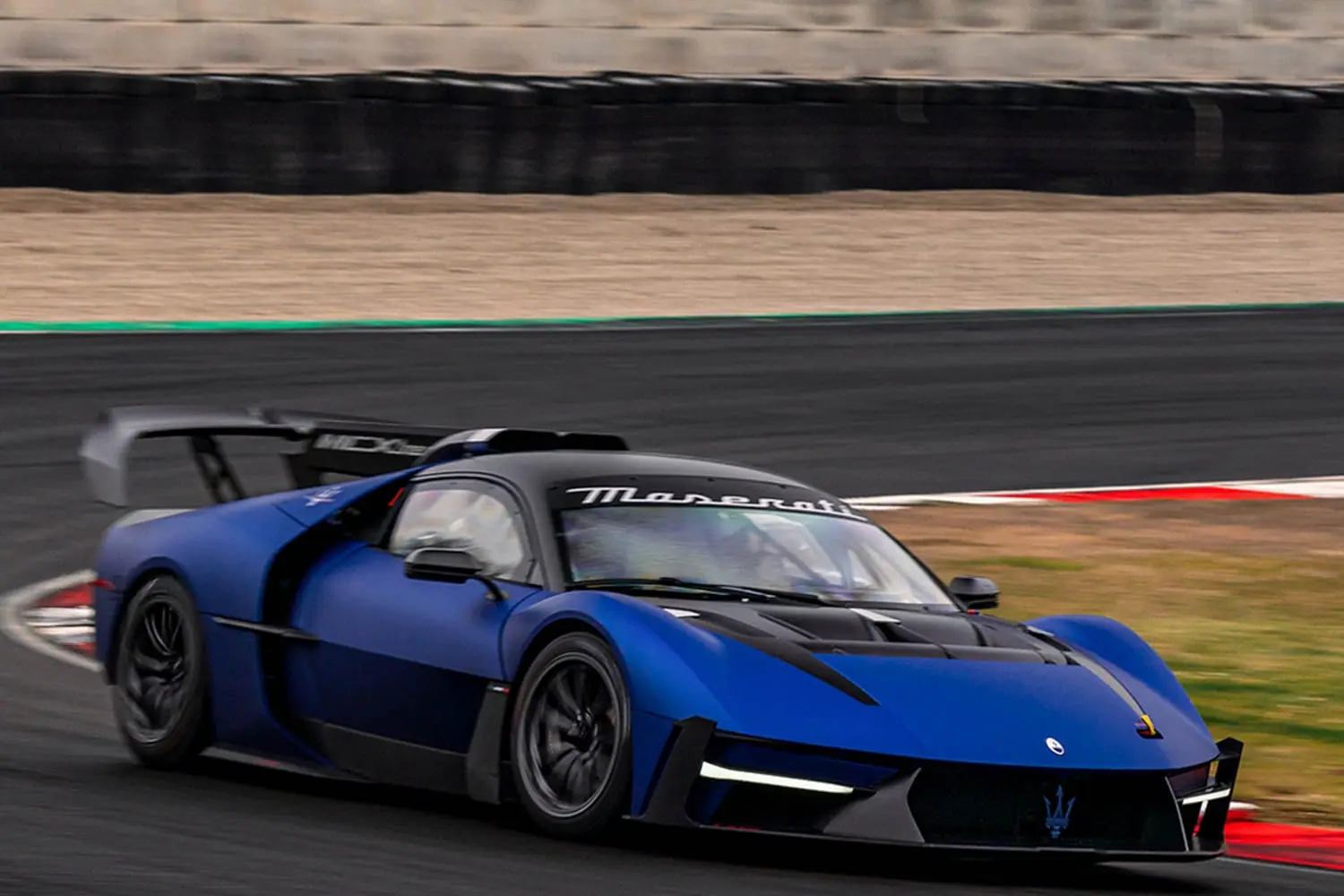 🌈 Maserati MCXtrema - 惊艳配色、独特设计、配置齐全。路上最亮眼的存在！✨