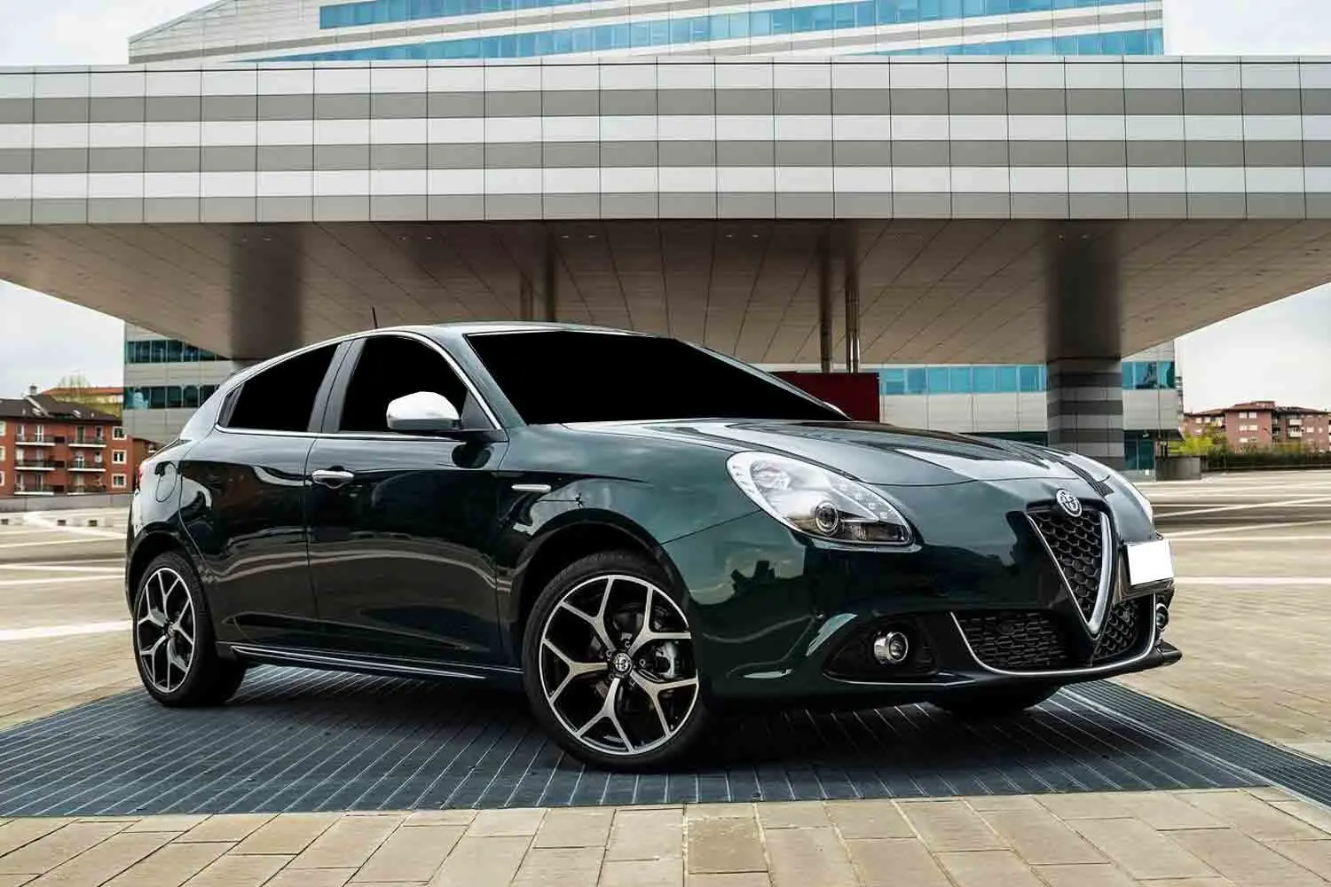 🌈 Alfa Romeo Giulietta - Warna menarik, design unik, ciri-ciri lengkap. Kereta yang menonjol di jalan raya! ✨