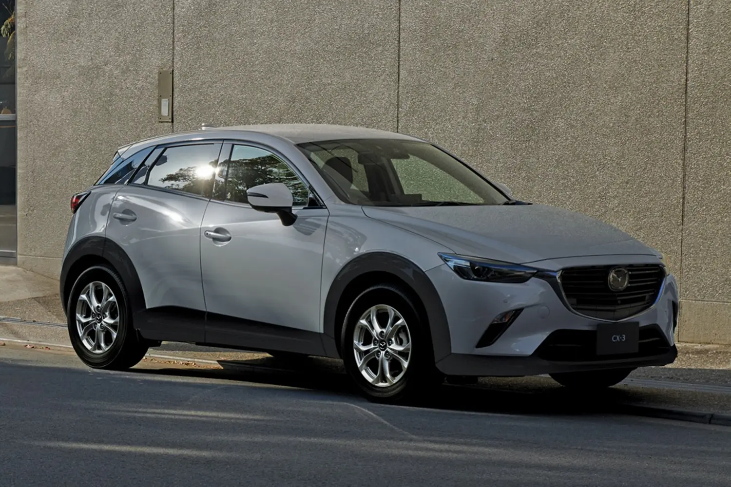 🇲🇾 The Mazda CX-3 has officially arrived in Malaysia! This exciting new model brings cutting-edge technology and impressive performance to our local automotive market. Malaysian car enthusiasts have been waiting for this moment, and now it's finally here.

The Mazda CX-3 features a sleek and modern design that perfectly suits Malaysia's urban landscape. With its aerodynamic body, LED headlights, and stylish alloy wheels, this vehicle stands out on every road from Kuala Lumpur to Penang.

Under the hood, the Mazda CX-3 delivers exceptional performance with excellent fuel efficiency. Whether you're navigating through busy city traffic or cruising on the North-South Expressway, this car handles every situation with confidence and ease.

Inside, the cabin offers premium comfort with high-quality materials, spacious seating, and advanced infotainment systems. The Mazda CX-3 comes equipped with Apple CarPlay, Android Auto, and a premium sound system for your entertainment.

Safety is a top priority, and the Mazda CX-3 doesn't disappoint. It includes multiple airbags, ABS brakes, electronic stability control, lane departure warning, and adaptive cruise control to keep you and your family protected.

Pricing for the Mazda CX-3 in Malaysia is competitive, offering excellent value for money. With various variants available, there's an option for every budget. Visit your nearest showroom today to experience the Mazda CX-3 firsthand!

#MalaysiaCars #NewLaunch #AutomotiveNews