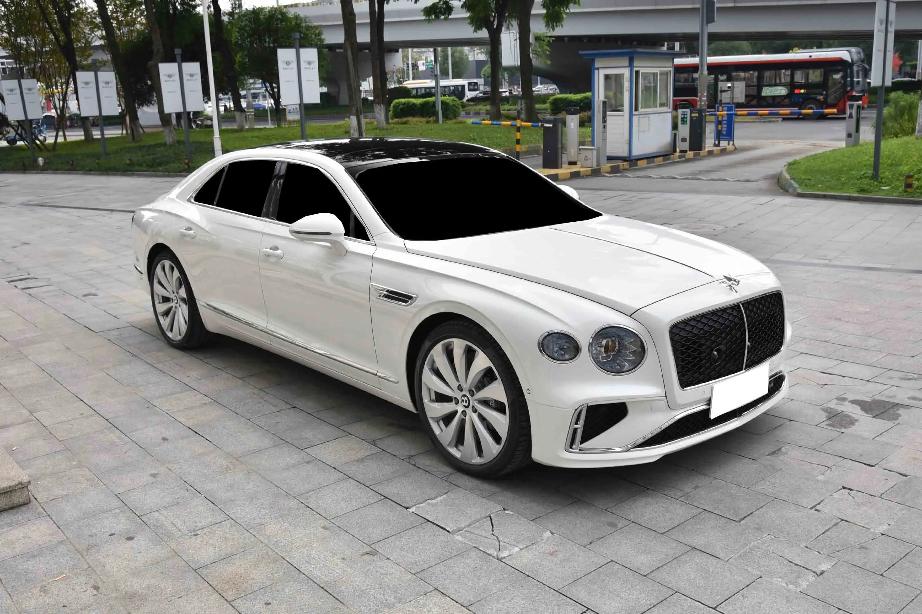🇲🇾 The Bentley Flying Spur has officially arrived in Malaysia! This exciting new model brings cutting-edge technology and impressive performance to our local automotive market. Malaysian car enthusiasts have been waiting for this moment, and now it's finally here.

The Bentley Flying Spur features a sleek and modern design that perfectly suits Malaysia's urban landscape. With its aerodynamic body, LED headlights, and stylish alloy wheels, this vehicle stands out on every road from Kuala Lumpur to Penang.

Under the hood, the Bentley Flying Spur delivers exceptional performance with excellent fuel efficiency. Whether you're navigating through busy city traffic or cruising on the North-South Expressway, this car handles every situation with confidence and ease.

Inside, the cabin offers premium comfort with high-quality materials, spacious seating, and advanced infotainment systems. The Bentley Flying Spur comes equipped with Apple CarPlay, Android Auto, and a premium sound system for your entertainment.

Safety is a top priority, and the Bentley Flying Spur doesn't disappoint. It includes multiple airbags, ABS brakes, electronic stability control, lane departure warning, and adaptive cruise control to keep you and your family protected.

Pricing for the Bentley Flying Spur in Malaysia is competitive, offering excellent value for money. With various variants available, there's an option for every budget. Visit your nearest showroom today to experience the Bentley Flying Spur firsthand!

#MalaysiaCars #NewLaunch #AutomotiveNews