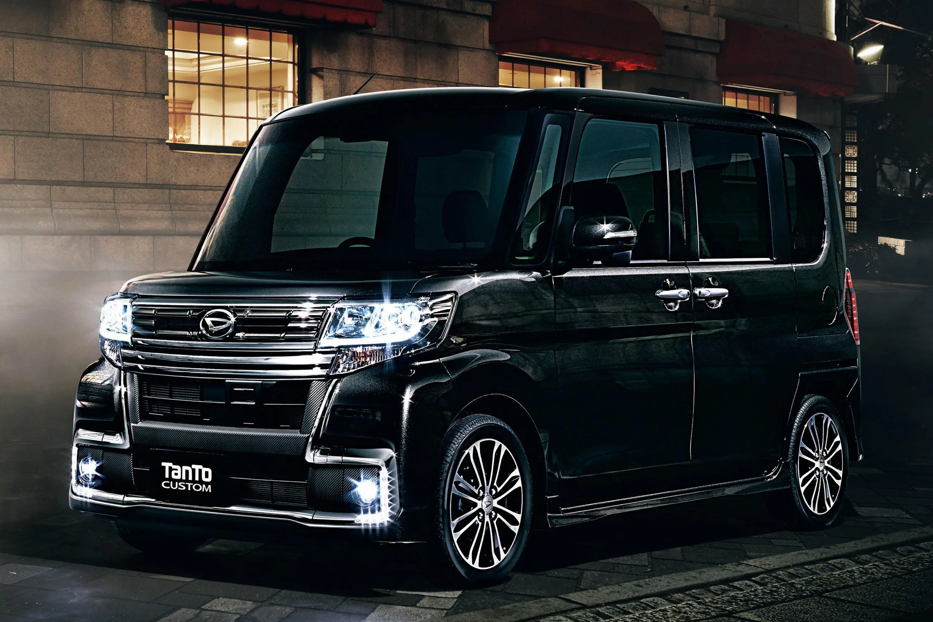 🌈 Daihatsu Tanto - Stunning colors, unique design, complete features. A car that stands out on the road! ✨