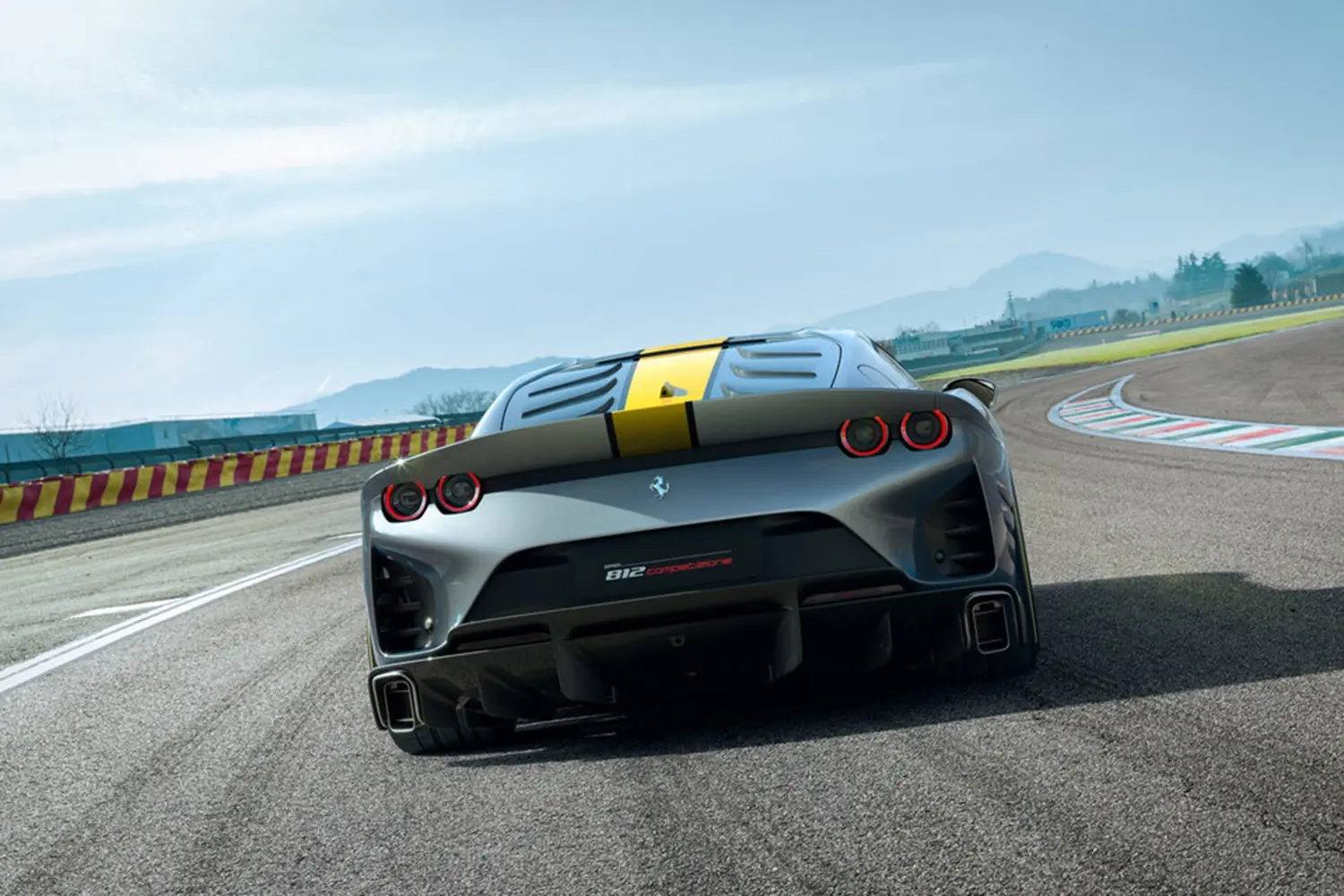 ✨ Ferrari 812 全新登场！现代化设计、强劲动力、价格极具竞争力。准备挑战进口车！🌟