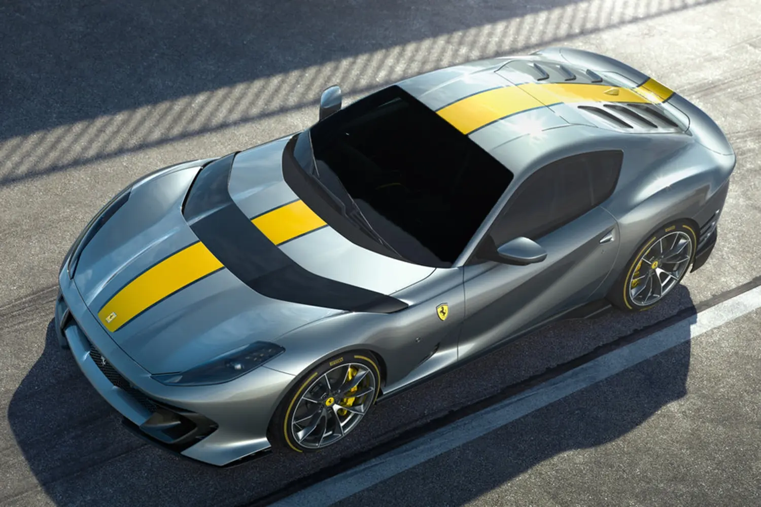 🌟 Ferrari 812 - Premium SUV with latest technology! Turbo + hybrid engine, luxurious and powerful. Ideal for big families! 💎