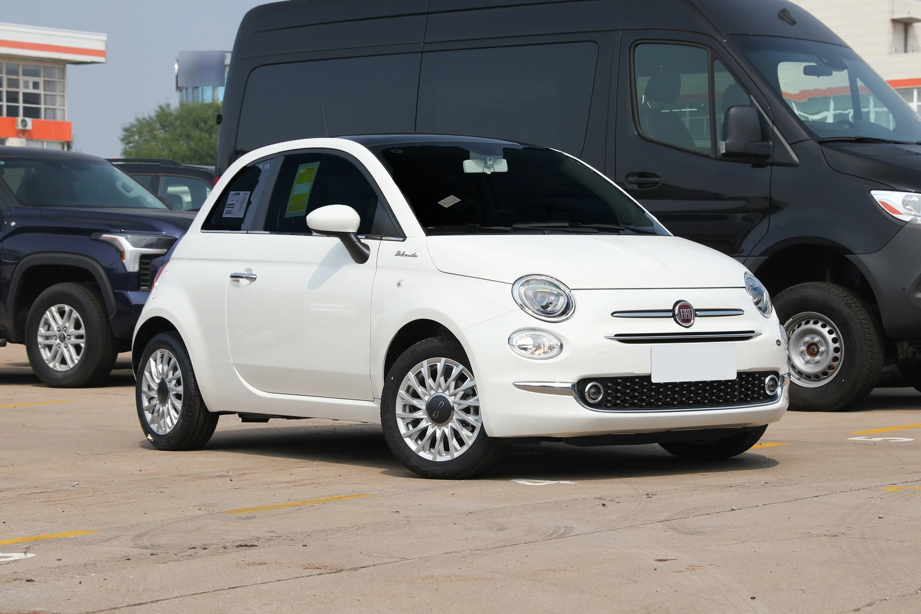 🚙 Fiat 500 - SUV keluarga pilihan ramai! Ruang luas, selamat, dan selesa untuk perjalanan jauh. Ciri keselamatan ADAS lengkap untuk ketenangan hati. 👨‍👩‍👧‍👦