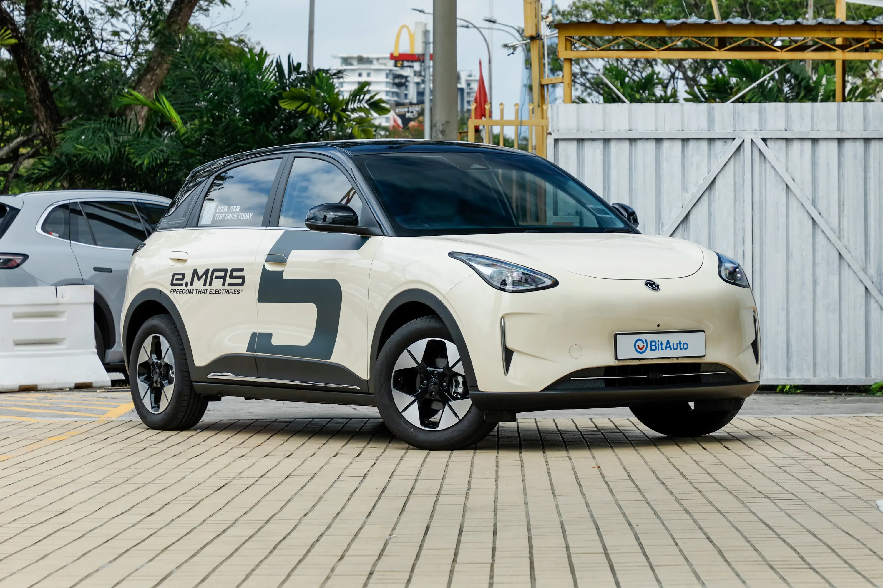 Panduan ringkas Proton eMas 5: Proton eMas 5 has a battery capacity listed as 41.3 kWh. Fikir kegunaan harian, keluarga dan keyakinan jangka panjang.