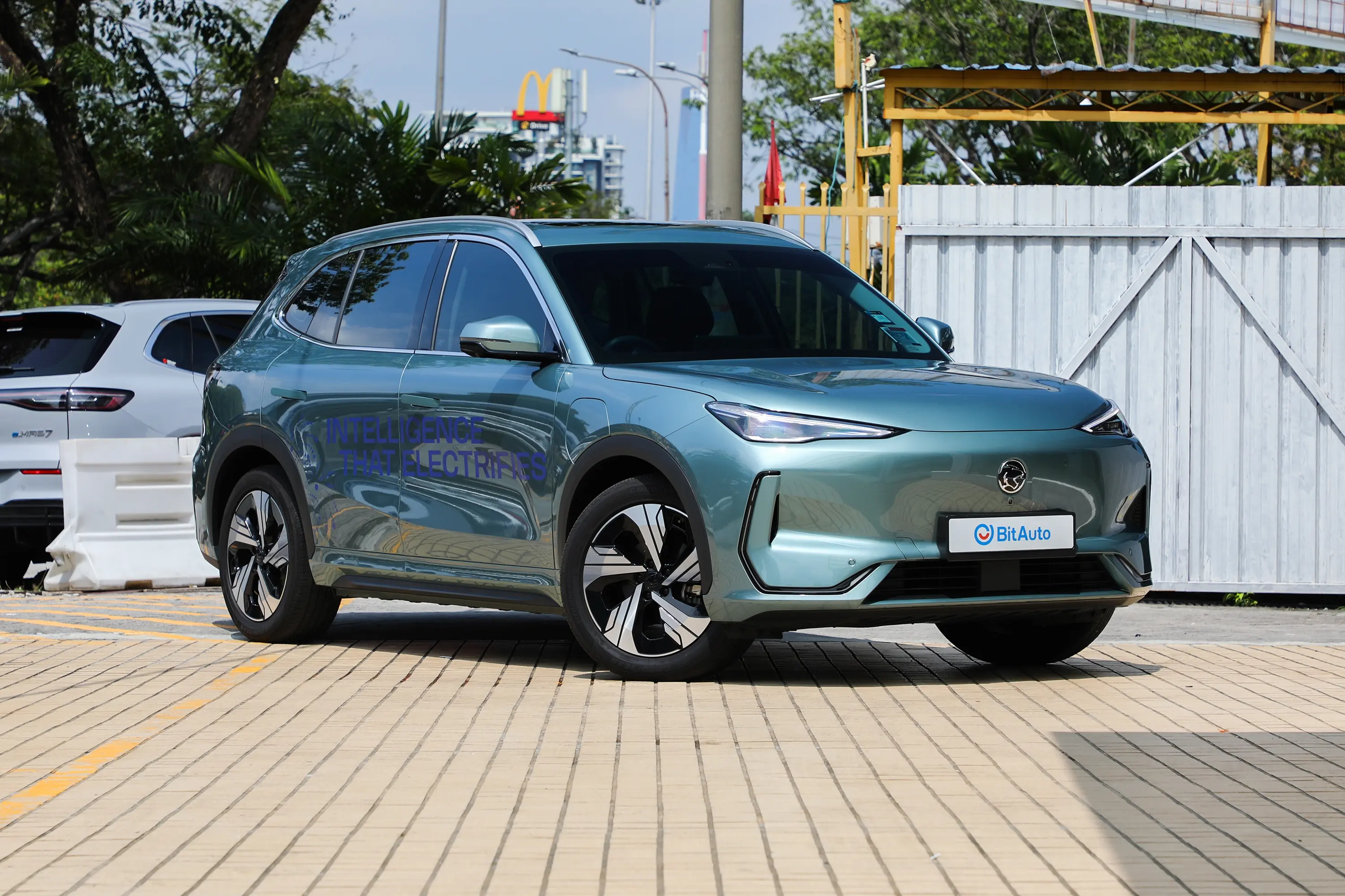 Proton e.MAS 7 购车笔记：It should be easy to live with if your daily use fits its core strengths: electric SUV, 410 km WLTP and 100 kW DC charging with a 30-80% recharge in 20 minutes. The ownership win is convenience: fewer