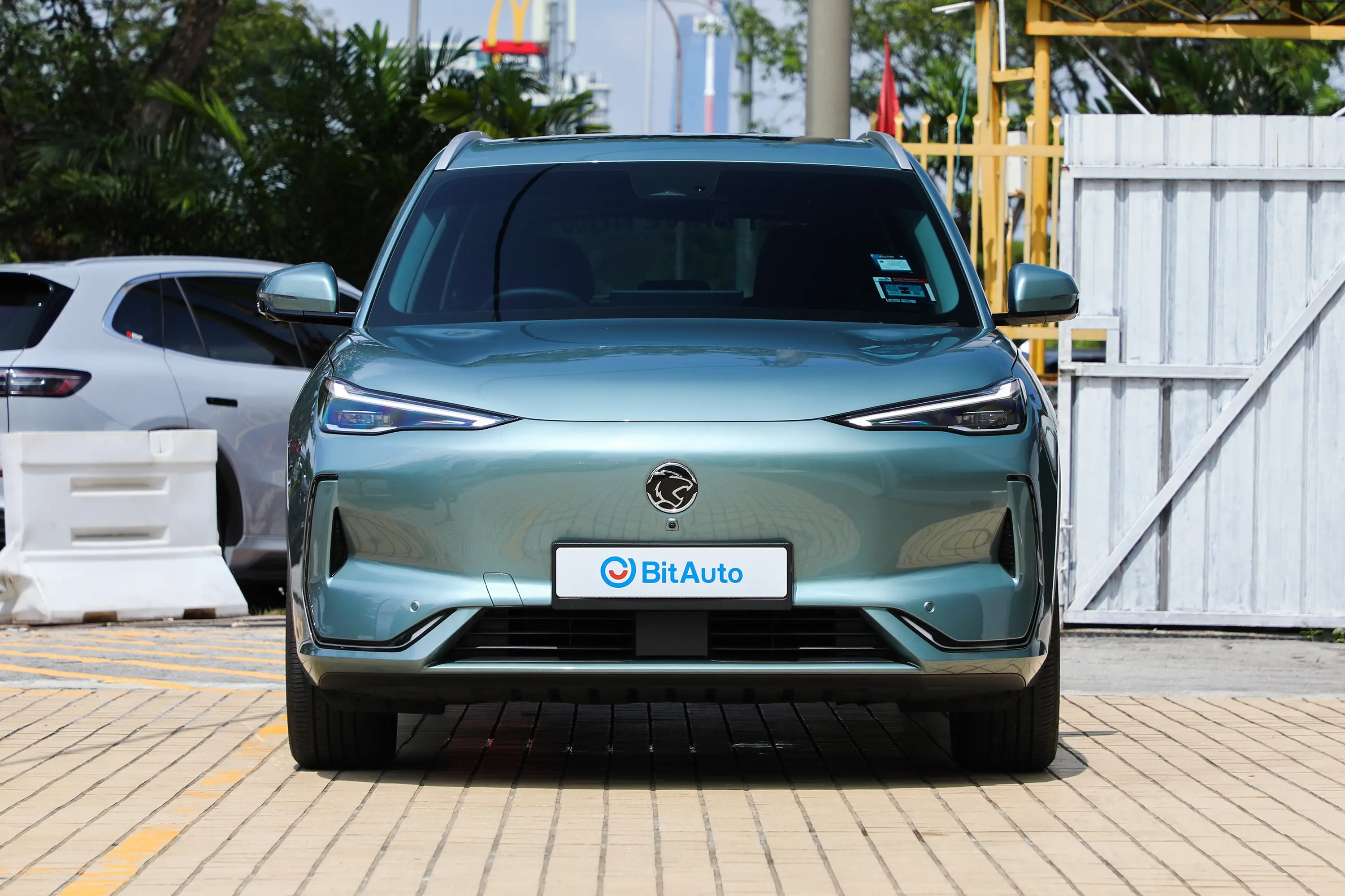 Proton e.MAS 7 买家问题：Should I compare the Proton e.MAS 7 with other similar cars?

简答：Yes, the Proton e.MAS 7 should be compared with rivals in the same price and usage bracket. The facts that matter most are 60.22 kWh battery, 410 km WLTP, 100 kW DC charging with a 30-80% recharge in 20 minu...