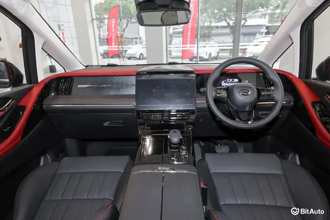 M8 PHEV