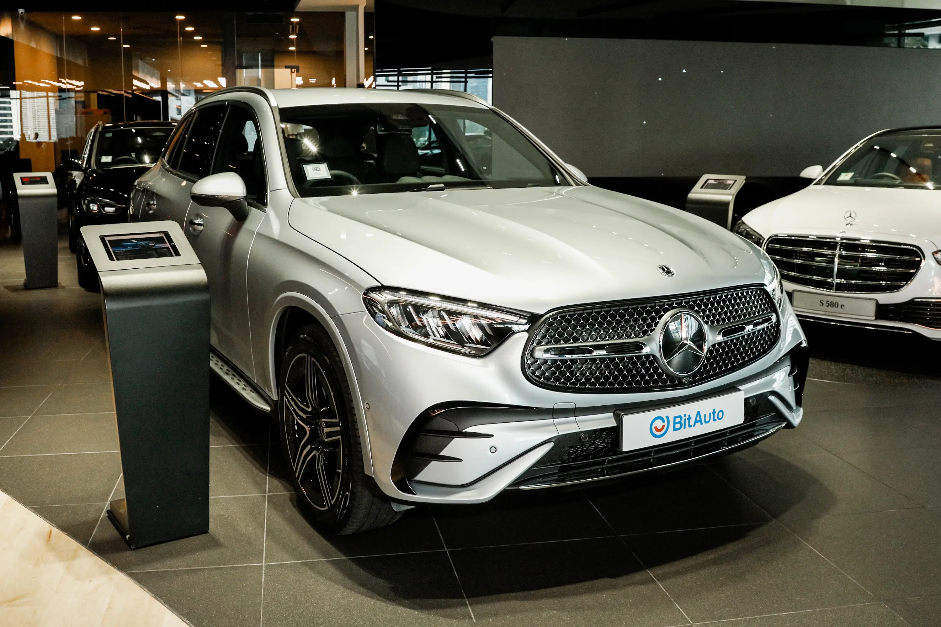 🌈 Mercedes-Benz GLC PHEV - Warna menarik, design unik, ciri-ciri lengkap. Kereta yang menonjol di jalan raya! ✨