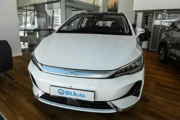 BYD M6