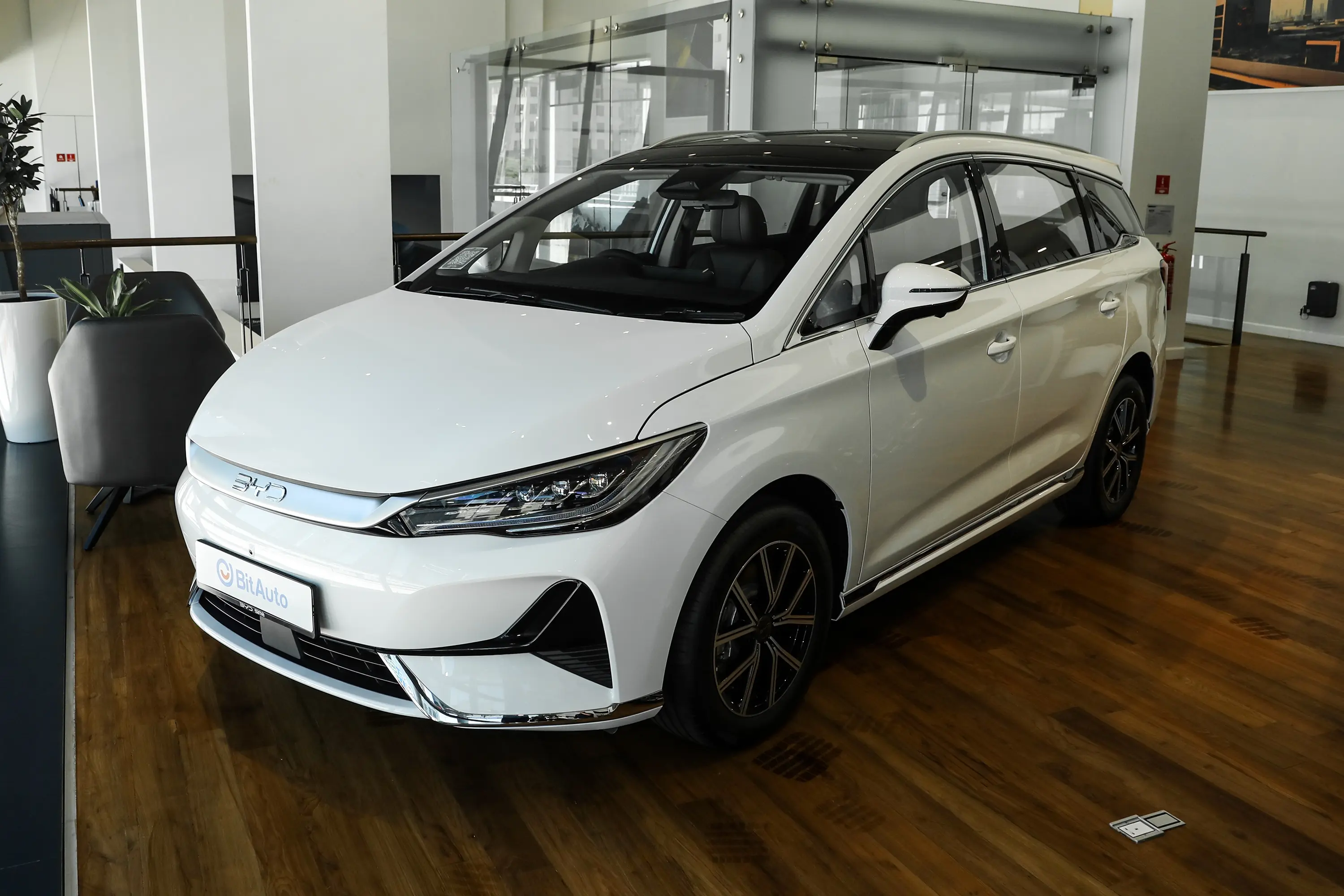 🚙 BYD M6 - SUV keluarga pilihan ramai! Ruang luas, selamat, dan selesa untuk perjalanan jauh. Ciri keselamatan ADAS lengkap untuk ketenangan hati. 👨‍👩‍👧‍👦