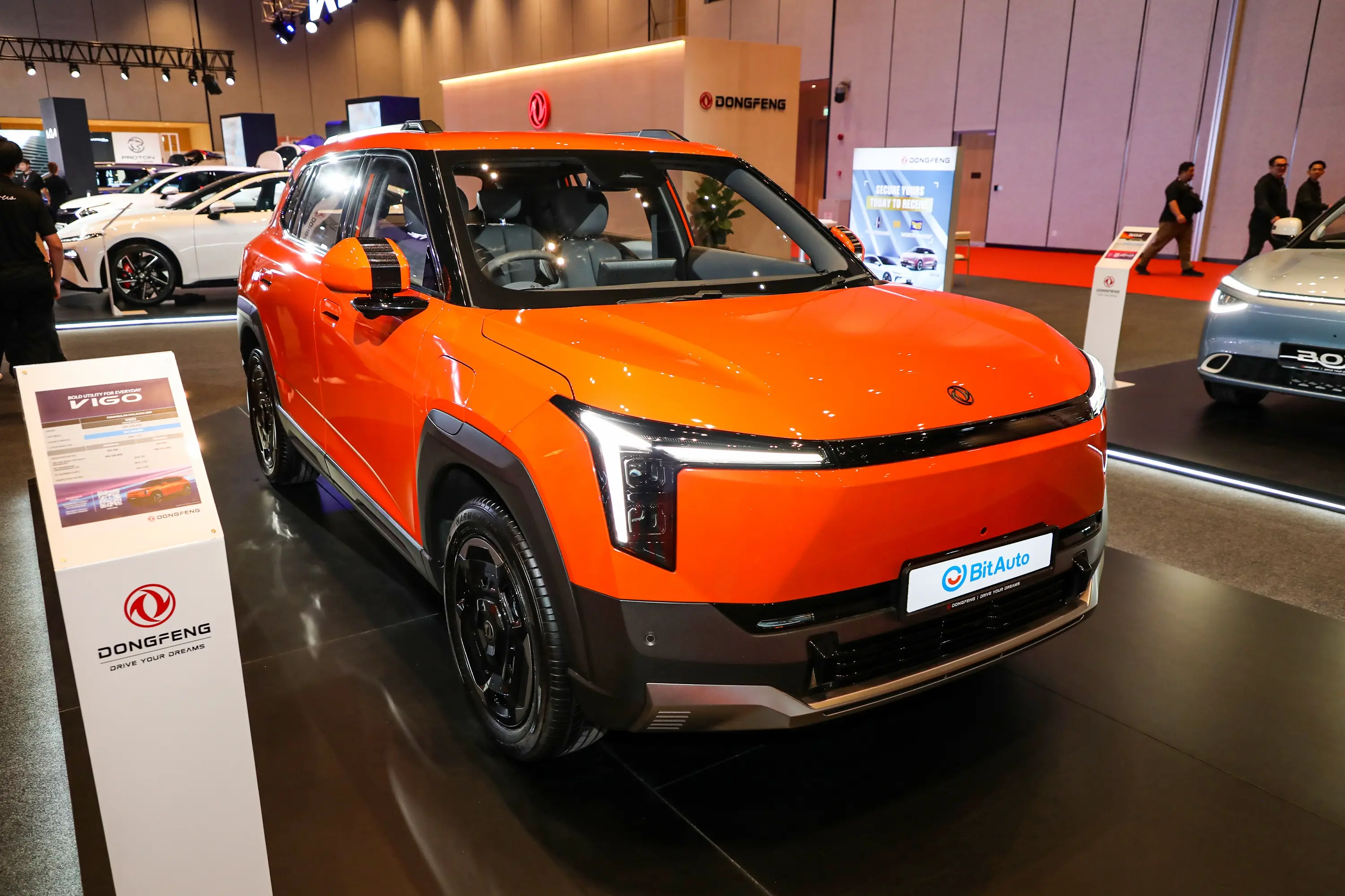 How far can the Dongfeng Vigo travel before charging? The Dongfeng Vigo range figure includes 471 km.