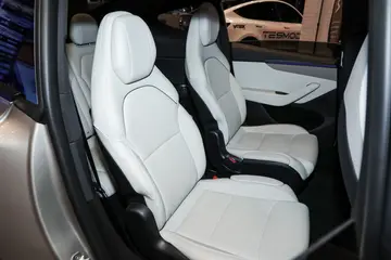 TESLA Model Y L
