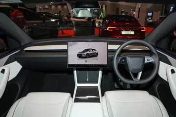 TESLA Model Y L