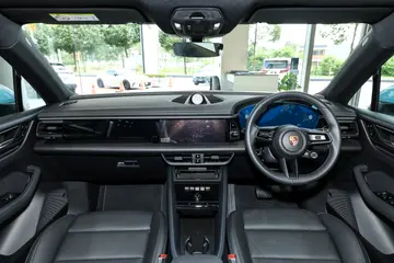 PorscheMacan BEV