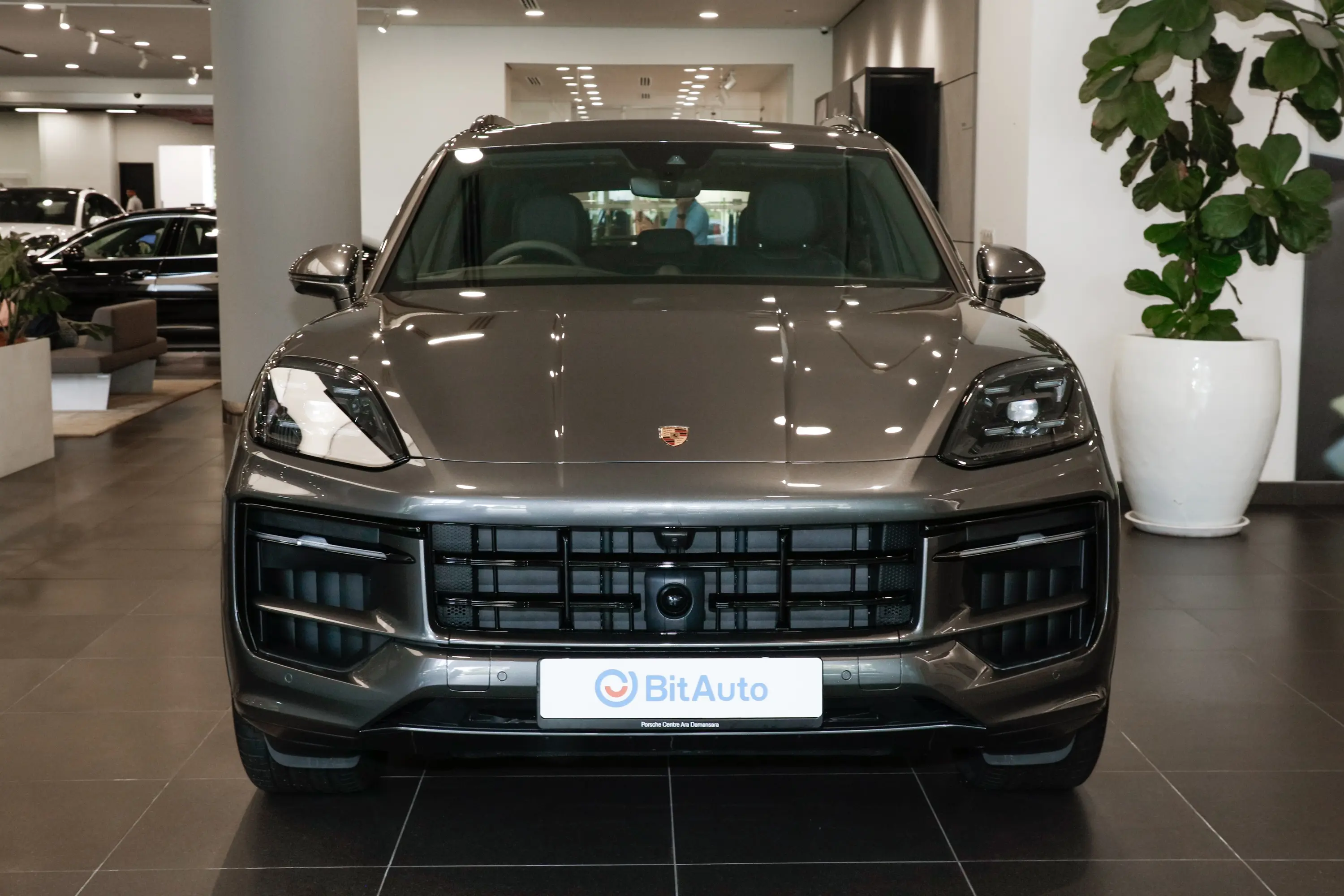 买车前看 Porsche Cayenne：Porsche Cayenne 的最新重点是 at。重点是它是否适合日常通勤、家庭使用和长途驾驶。