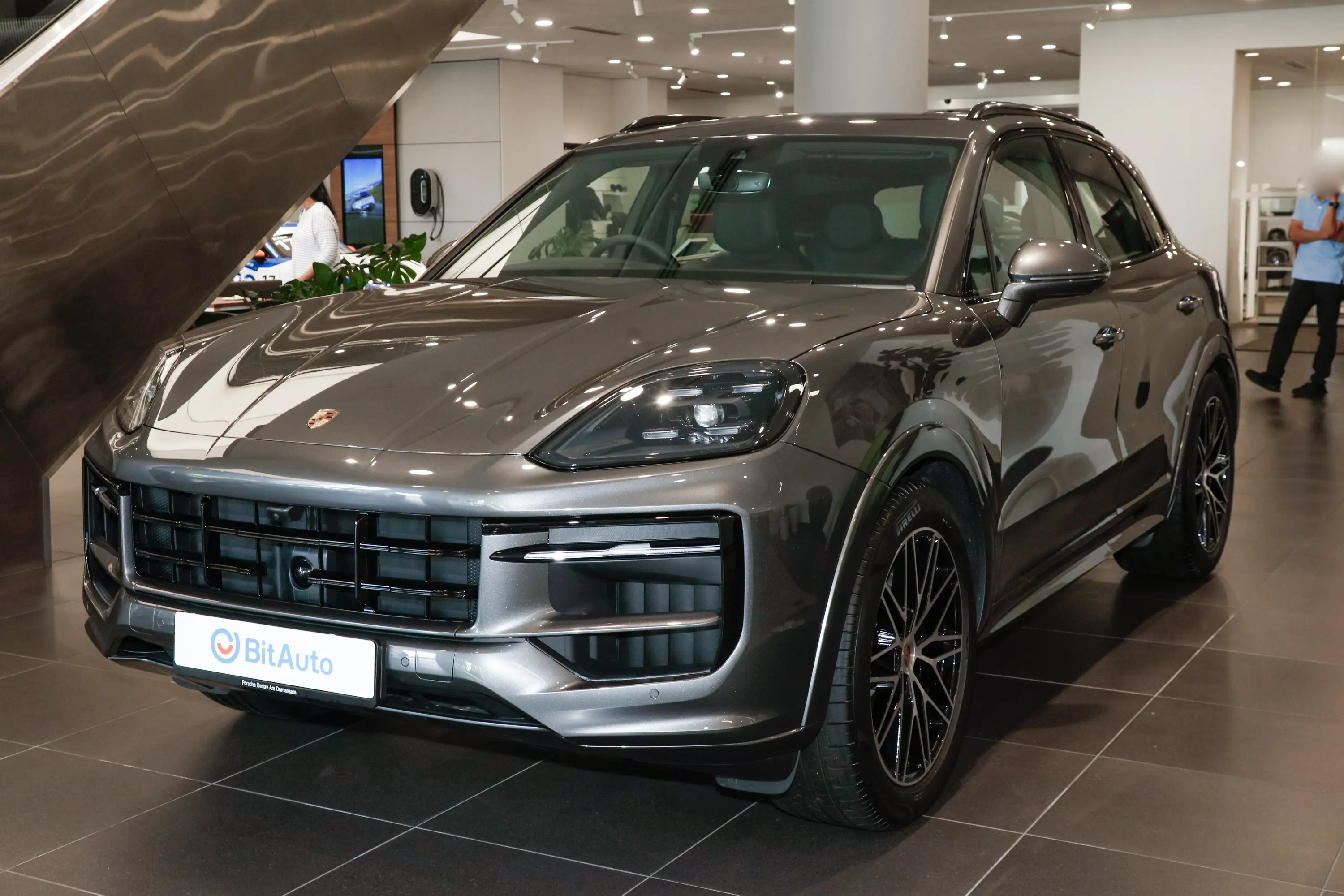 买车前看 Porsche Cayenne：Porsche Cayenne 的最新重点是 at。重点是它是否适合日常通勤、家庭使用和长途驾驶。
