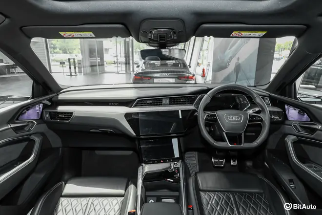 Q8 Sportback e-tron