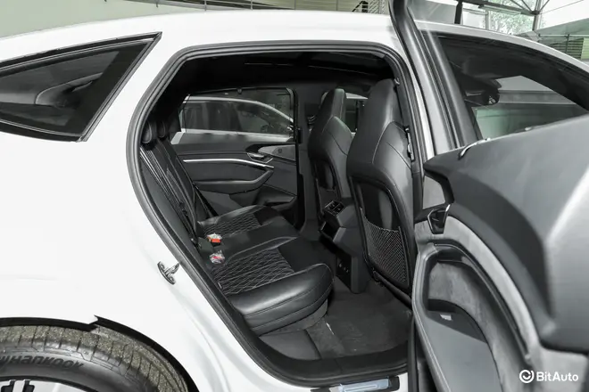 Q8 Sportback e-tron