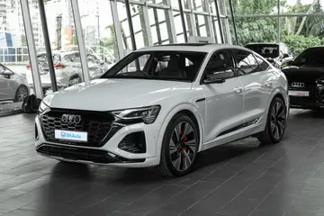 AudiQ8 Sportback e-tron