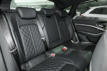 AudiQ8 Sportback e-tron
