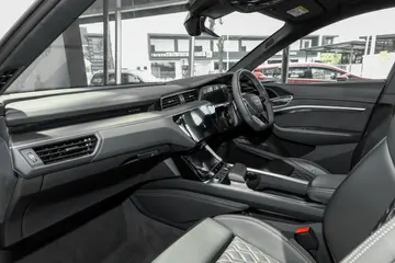 AudiQ8 Sportback e-tron