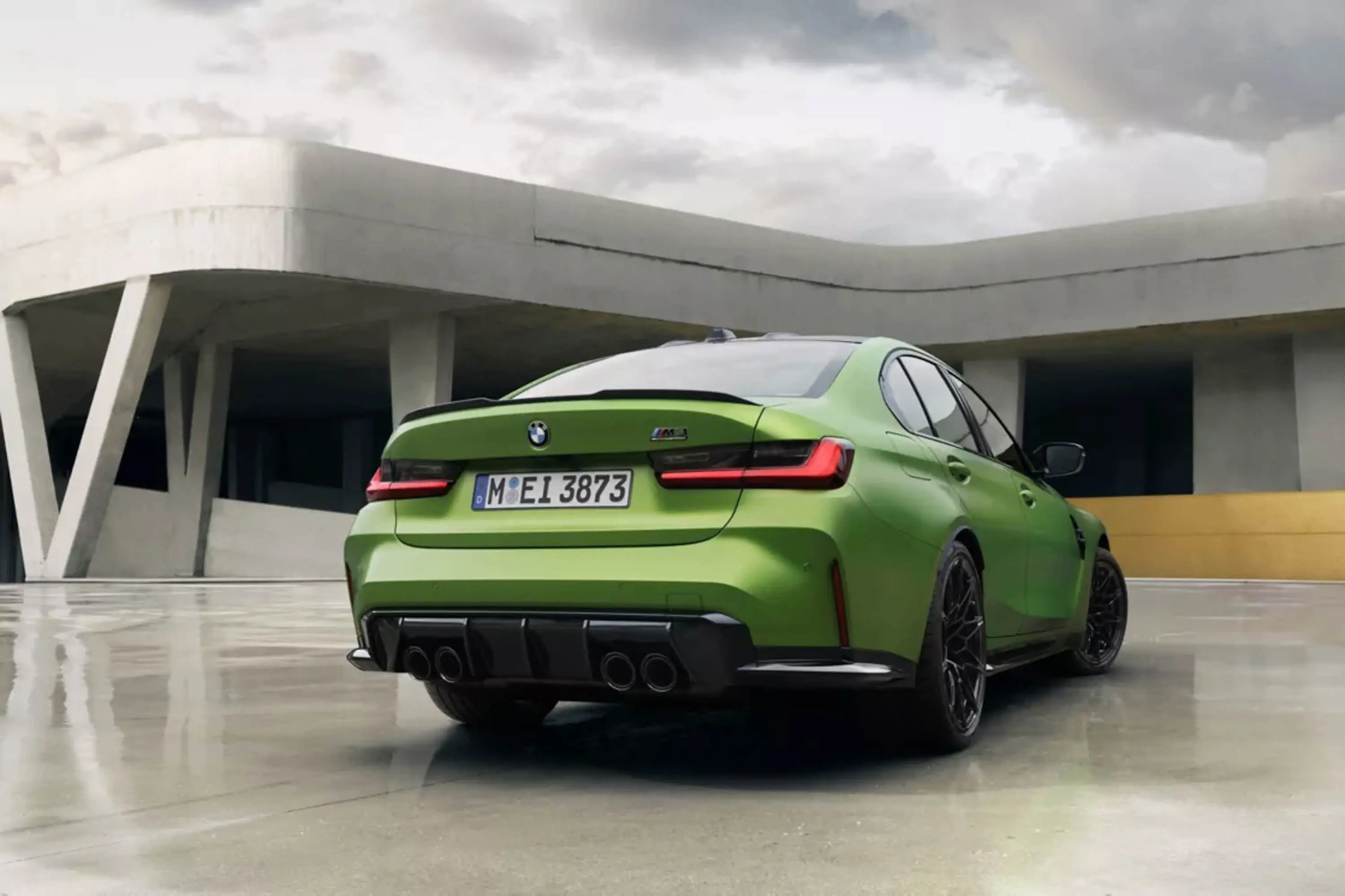 买车前看 BMW M3 CS Touring：BMW M3 CS Touring 的续航信息为 100 km。重点是它是否适合日常通勤、家庭使用和长途驾驶。