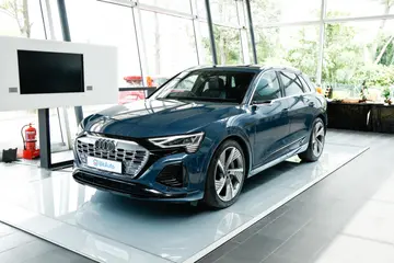 AudiQ8 e-tron