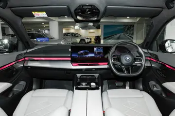 BMW i5