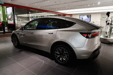 TESLA Model Y L