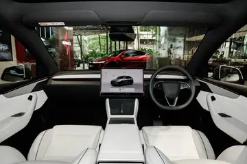TESLA Model Y L