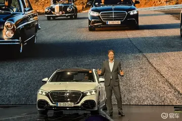 大马老板们请看!新一代 Mercedes-Benz S-Class 闪耀北京车展:发光立标、自研 MB.OS 架构,这才是真正的旗舰!