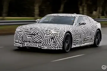 破茧重生!Jaguar 全新纯电旗舰定名“Type 01”:千匹马力、700km 续航,剑指 Taycan?