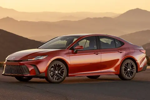 Selamat kembali Camry! Sedan segmen D Toyota yang sekian lama berkhidmat bakal kembali ke Jepun sebagai model CBU dari Amerika Syarikat, bersama Tundra dan Highlander