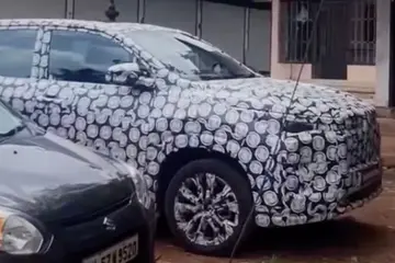 2027 Toyota Innova Zenix 最新谍照曝光:换装新屏幕,内饰或重新设计,年底登场?