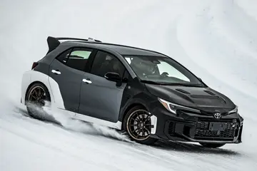 Toyota GRMN Corolla 2026 didedahkan di Amerika Syarikat dengan casis talaan Nürburgring, tork 302 lb-ft serta pengurangan berat