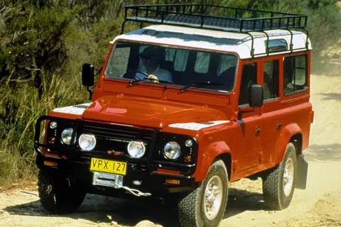 从园丘铁牛到洪水英雄,Land Rover Defender在大马的神奇旅程