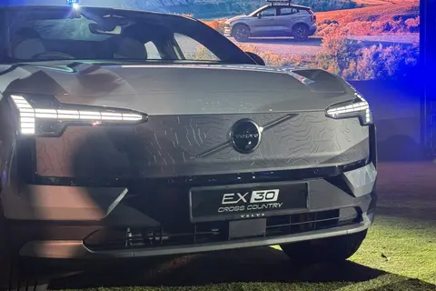 Panduan Membeli Volvo EX30 Cross Country: SUV Elektrik Penuh Luar Jalan RM218,888, Apakah Nilai Tambahan Untuk Bayaran Lebih RM20,000?